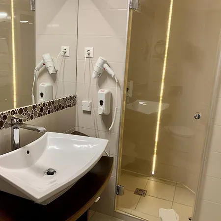 호텔 Granada Conference, Wellness And Sport 4*